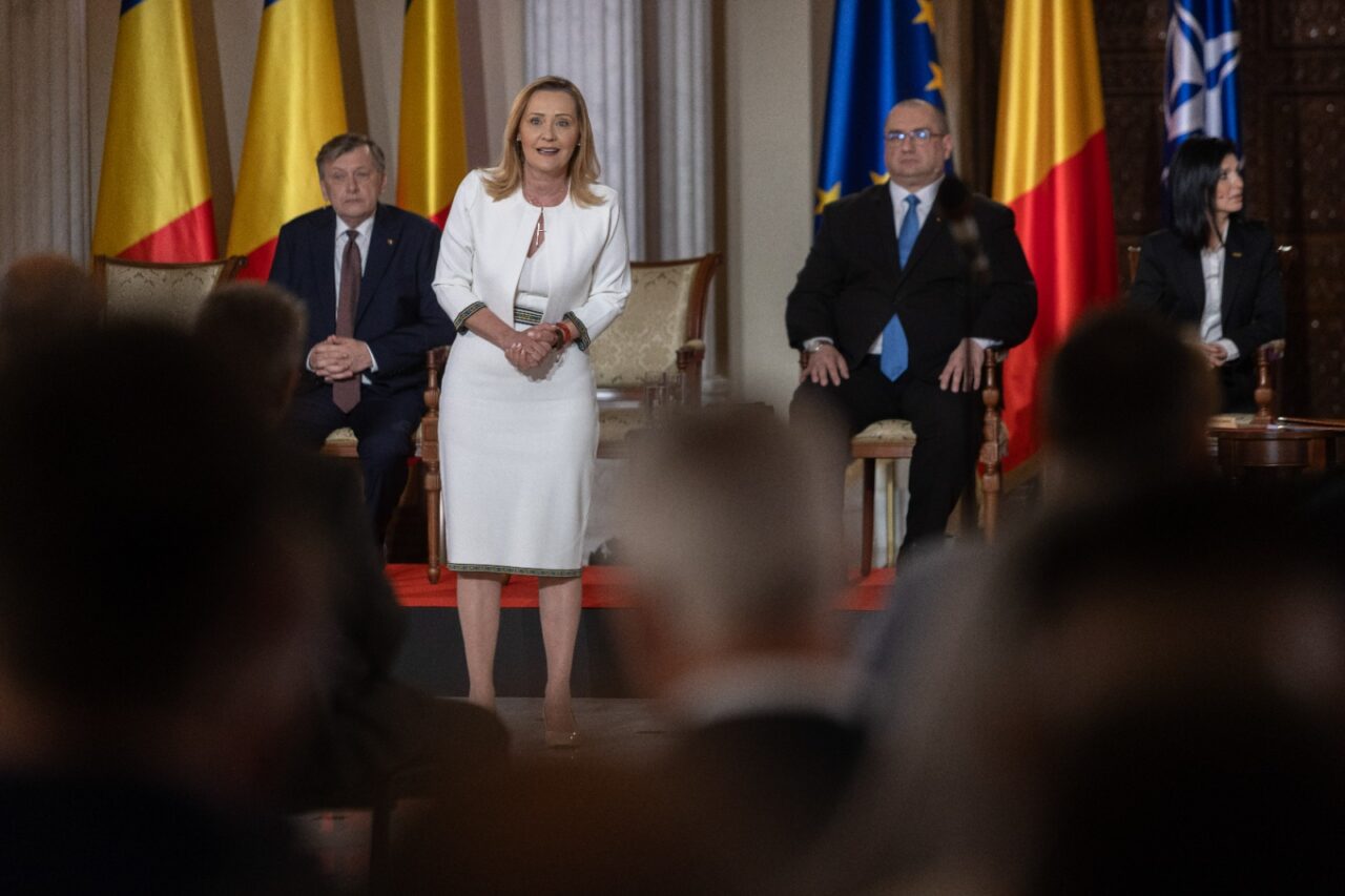 Elena Lasconi îi acuză pe Antonescu și Ponta că, din cauza lor, România nu a intrat în Schengen în 2012. Replica candidatului coaliției