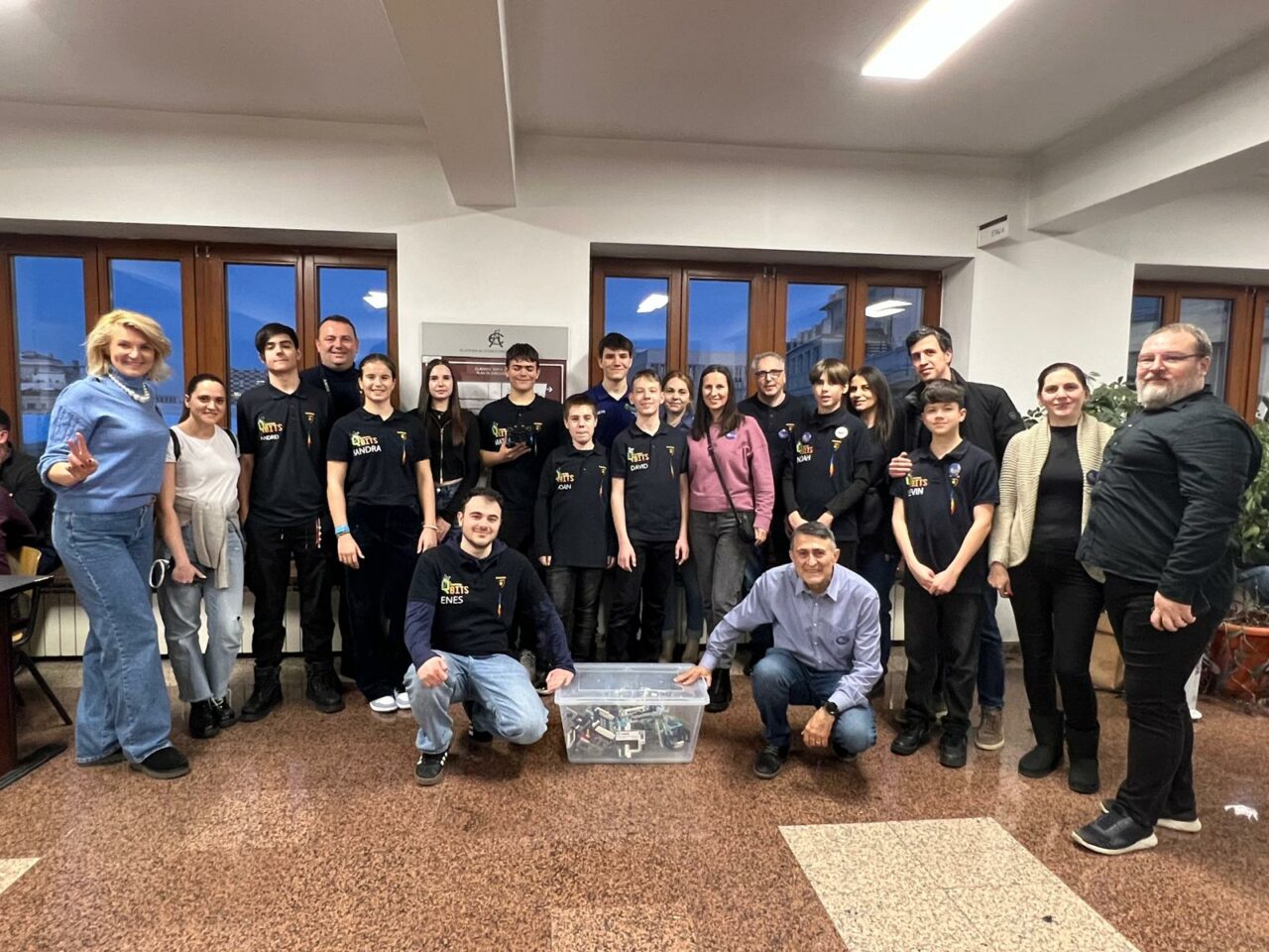 Echipa românească de robotică QuantumBits pleacă la competiția FIRST LEGO League cu ajutorul TAROM
