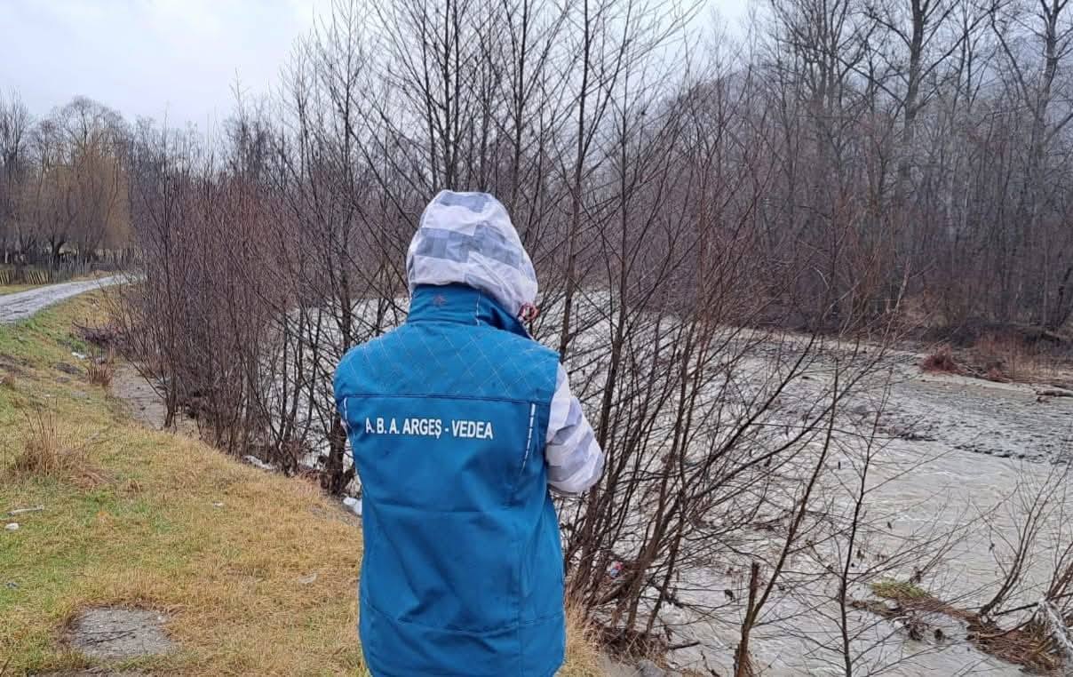 Apele Române, în ALERTĂ maximă! Două județe prezintă cel mai mare risc de inundații și viituri