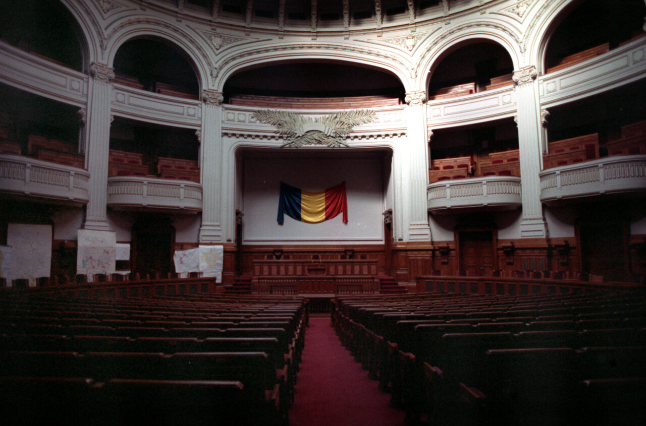 35 de ani de la primele ALEGERI prezidențiale și parlamentare libere din România. Cine au fost deputații și senatori aleși în Duminica Orbului