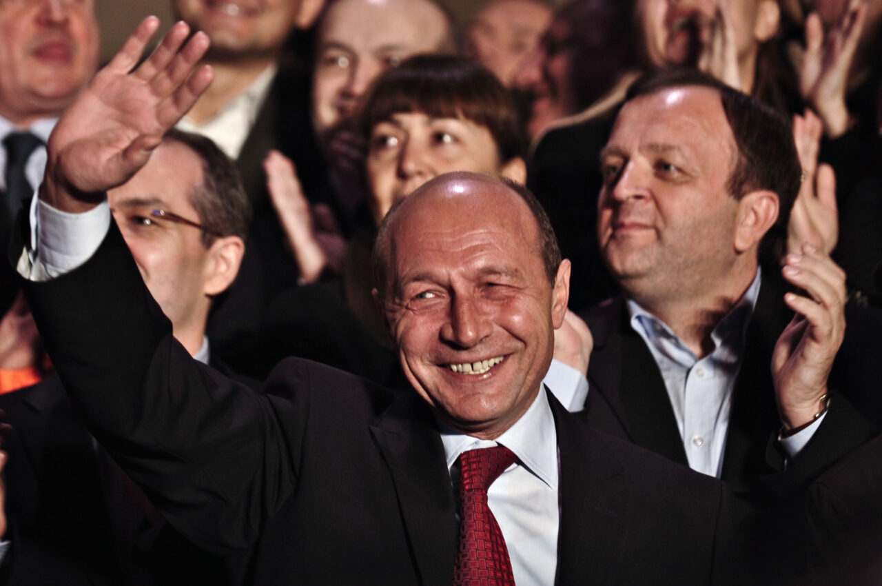 Traian Băsescu a fost operat de URGENȚĂ pe cord, la Paris. Fostul președinte a avut dificultăți cu stenturile montate pe inimă