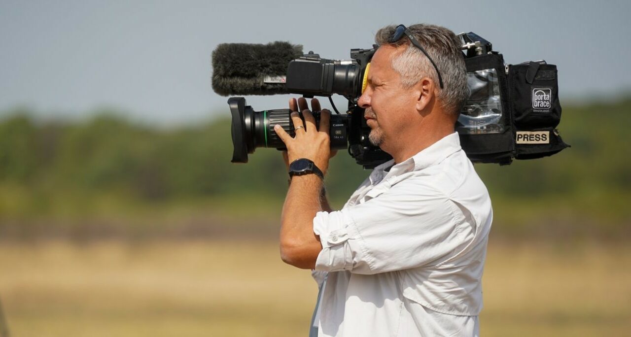 Un cameraman ProTV a MURIT în Himalaya, acolo unde se afla în expediție pe Everest. Anunțul tragic, făcut de colegii de televiziune