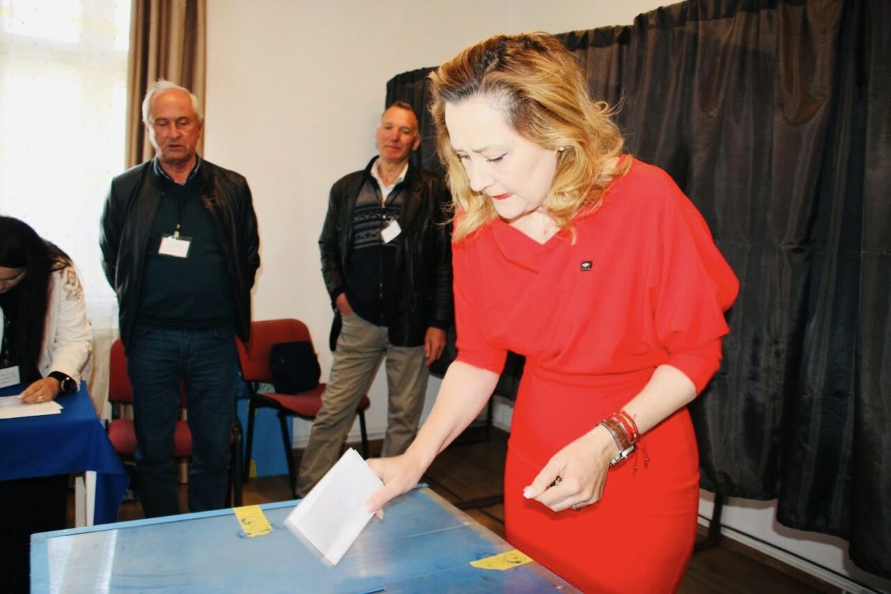 Elena Lasconi: Am votat cu sufletul împăcat și cu speranța că România își va păstra DIRECȚIA europeană