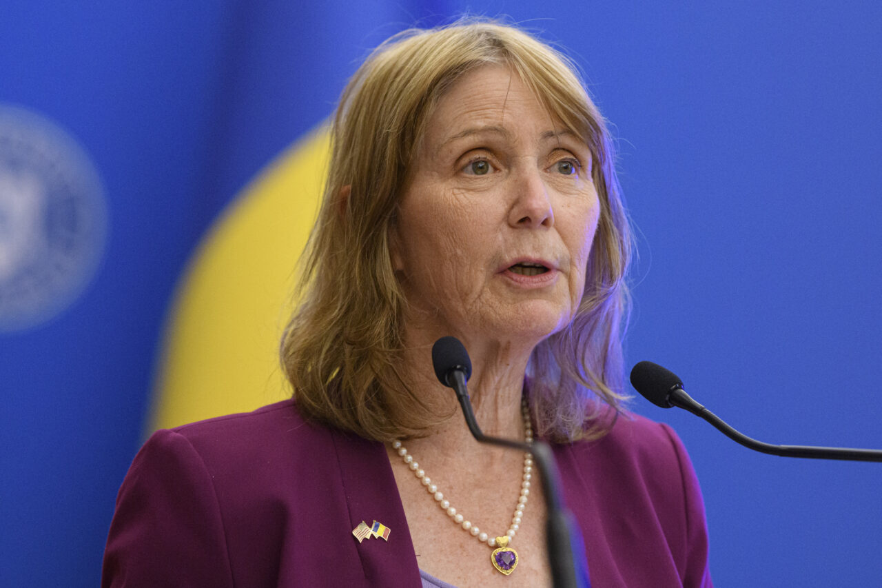 Ambasadoarea SUA părăsește intempestiv România