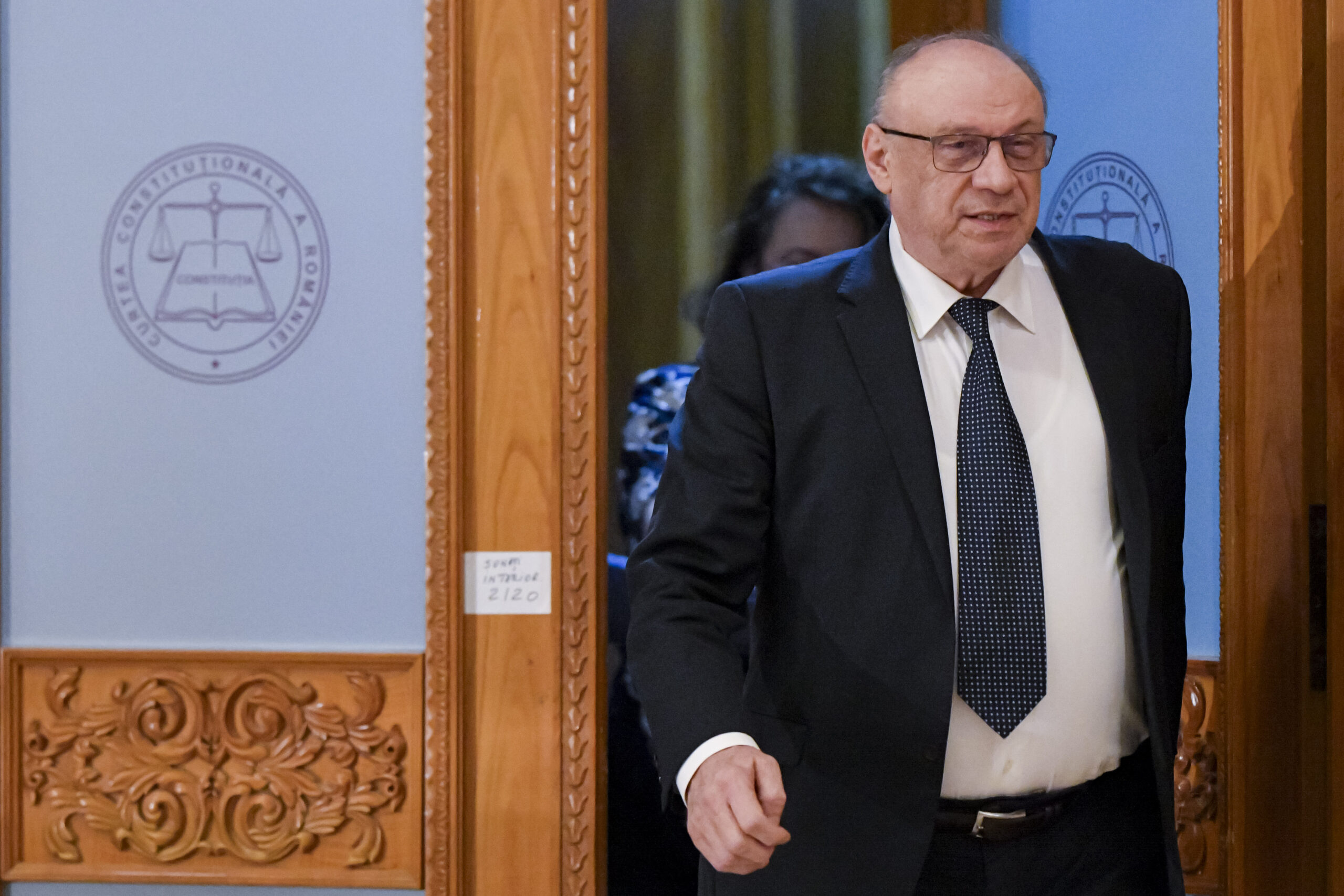 CCR examinează refuzul Meta de a respecta deciziile BEC în context electoral