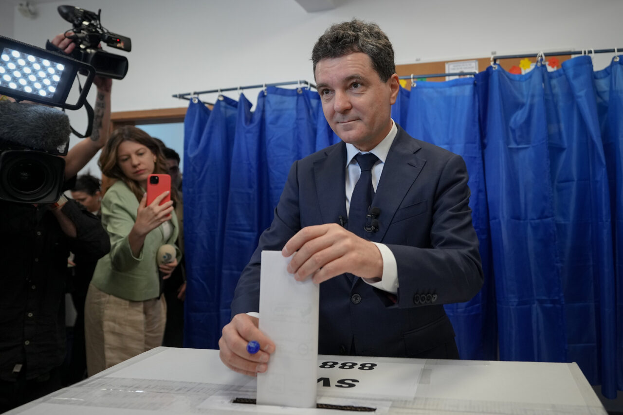 Nicușor Dan: Am votat pentru mulți oameni tăcuți, muncitori, pe care nu i-a reprezentat nimeni până azi. Am votat pentru SPERANȚĂ