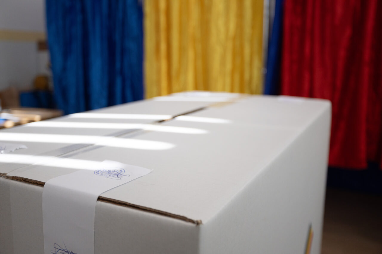 A început VOTAREA în țară în turul decisiv pentru alegerea președintelui. Sute de mii de români din diaspora și-au ales deja candidatul preferat
