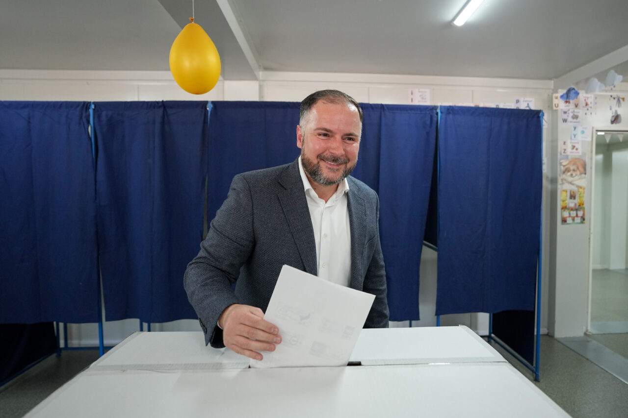 Rareș Hopincă a votat „cu încredere pentru viitorul României”: „Puterea stă în participare. Indiferența nu schimbă nimic”