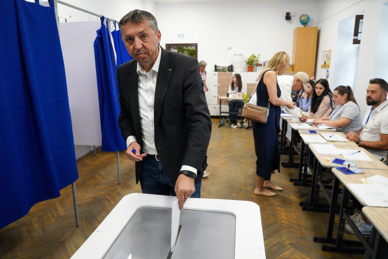 Ministrul Educației, Daniel David, mesaj de la urne: „Am votat pentru o țară euro-atlantică, o țară unită”