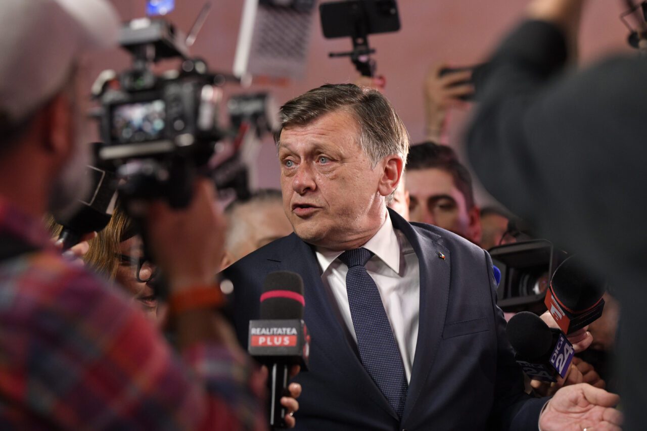 Crin Antonescu: Finala „HORROR” se apropie. Nu vom avea decât un fals președinte – „protejatul” lui Georgescu sau non-entitatea Nicușor Dan