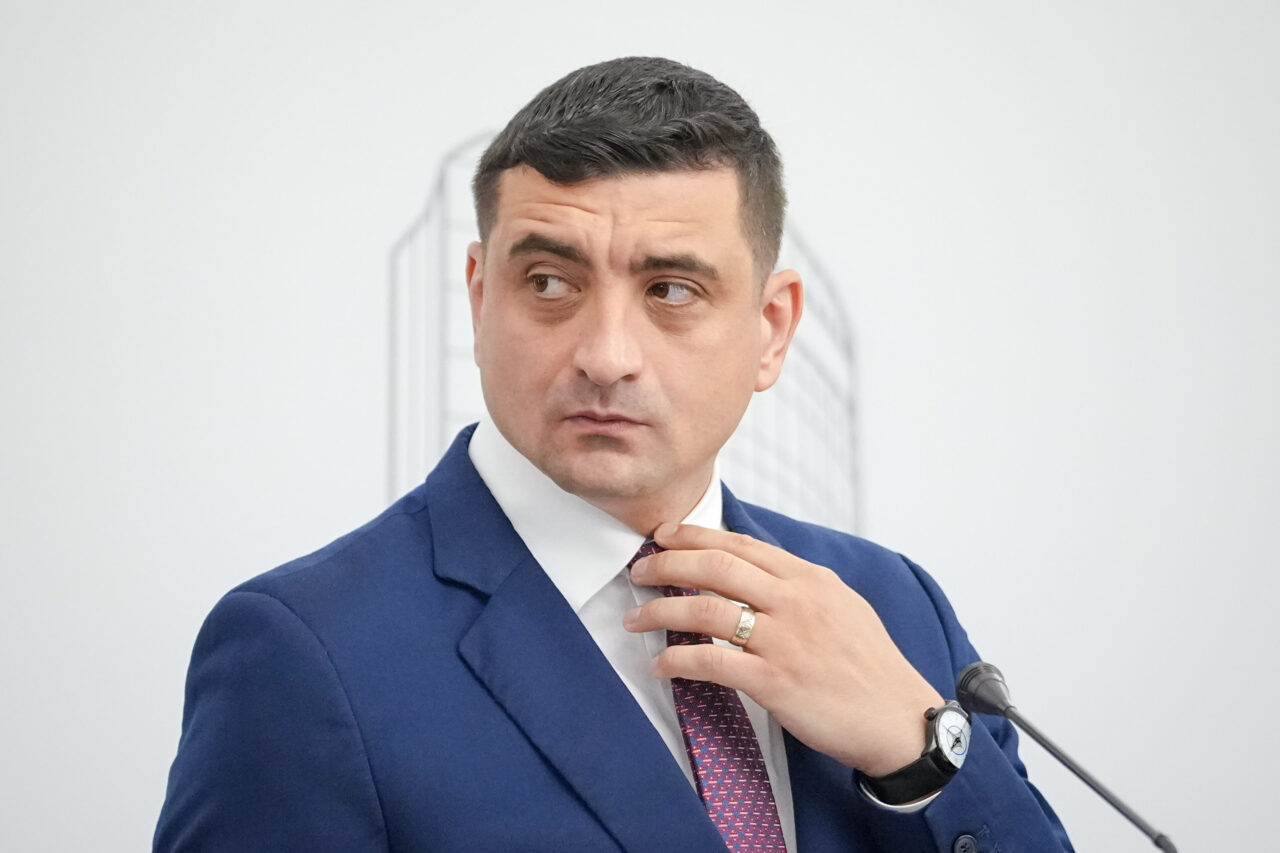 Fără decizie în cazul INTERDICȚIEI lui George Simion în Republica Moldova. Judecătorii amână examinarea cererii liderului AUR