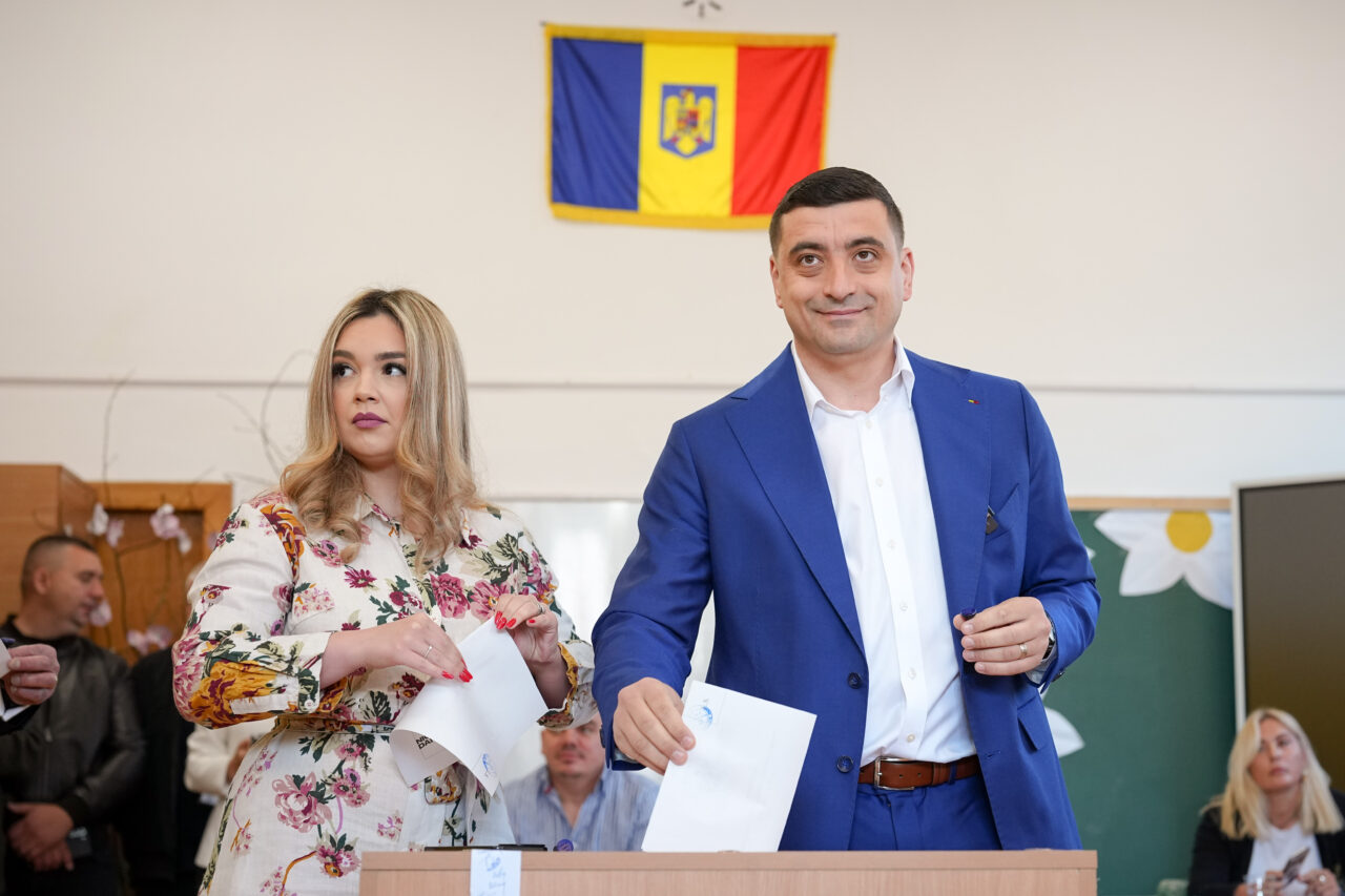 George Simion, prima apariție publică după vot. Declarații LIVE din Parlament, la ora 13:00