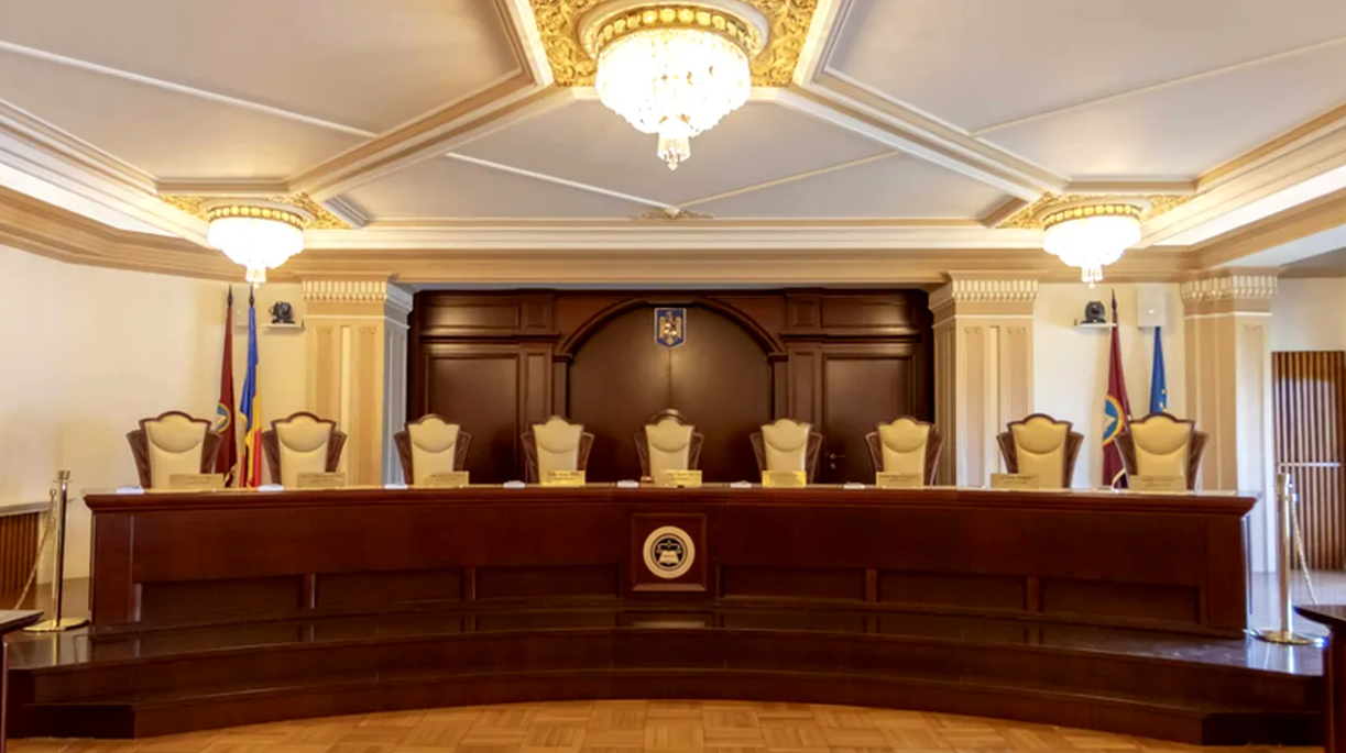 CCR se reuneşte vineri pentru a valida rezultatele primului tur al alegerilor prezidențiale / Judecătorii dezbat şi cererea de anulare a scrutinului