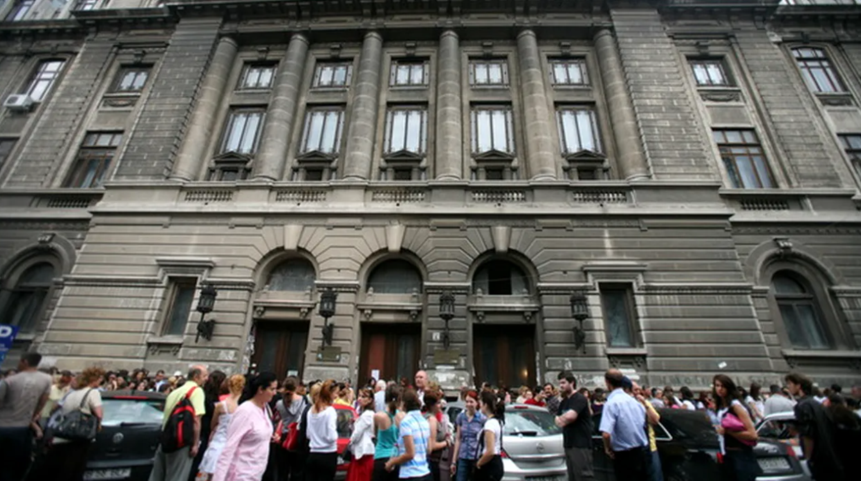 Aproape 8.300 de locuri la buget, oferta Universității din București pentru candidații la sesiunea de vară a admiterii 2025