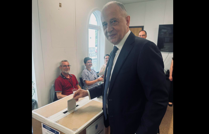 Mircea Geoană a votat la o secție din Washington: „Alegeri complicate, într-o lume tot mai complicată”