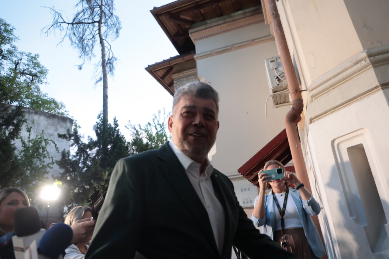 Social-democrații, ședință RAPIDĂ înainte de coaliție, după ce candidatul Alianței a ratat intrarea în turul 2