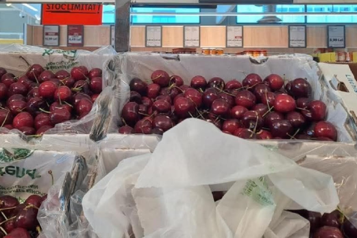 Cât costă un kilogram de cireșe la Lidl. E dublu față de prețul din piață