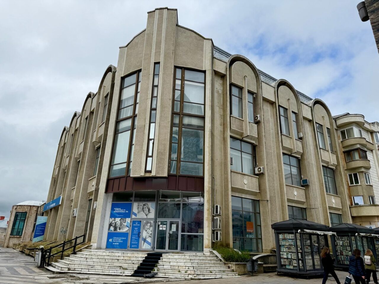 Licitație cu plic închis. Două clădiri istorice din Iași, scoase la vânzare. Cât valorează imobilele