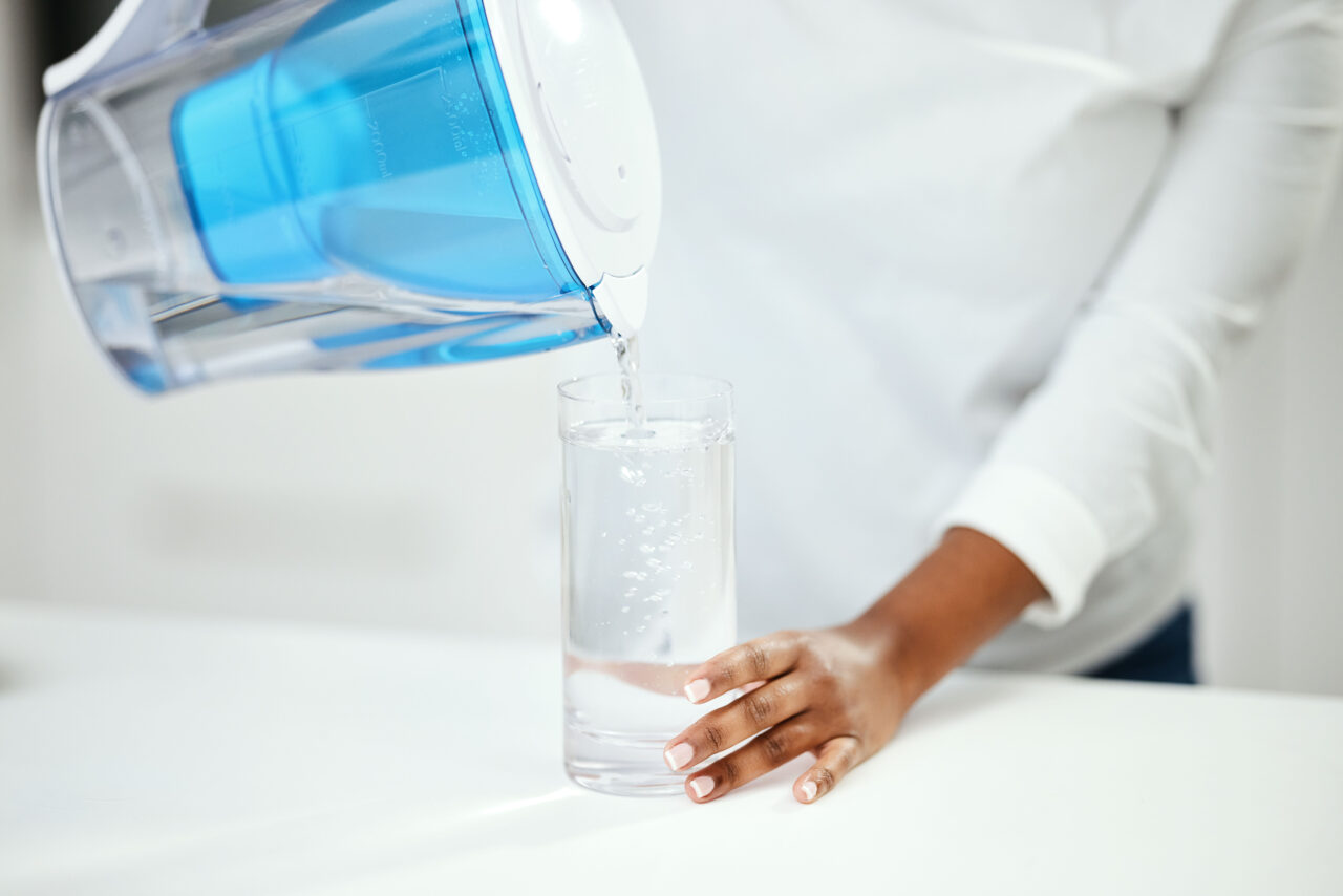 Medicii specialiști dezvăluie de ce este periculoasă pentru organism apa filtrată excesiv. Mitul despre consumul de apă, spulberat de experți