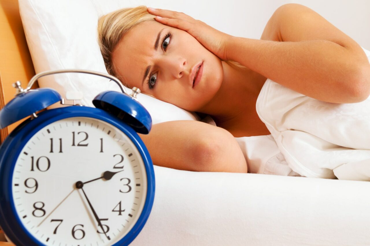 Ce se întâmplă în creierul tău când amâni alarma dimineața. Face mai mult rău decât bine