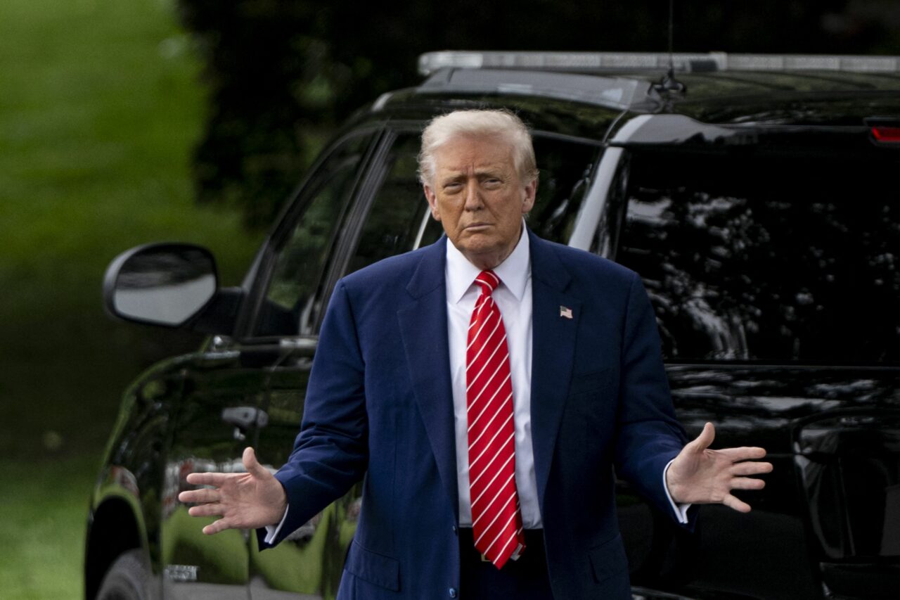 Donald Trump a anunțat că intenționează să dubleze tarifele la oţel şi aluminiu, la 50%, începând din 4 iunie