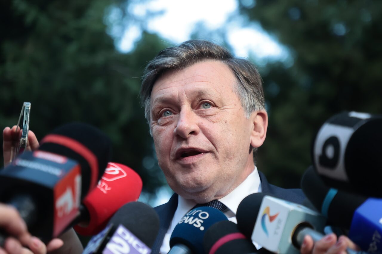 Crin ANTONESCU se declară mulțumit de mobilizarea alegătorilor: „Este o prezență mulțumitoare, care legitimează din plin aceste alegeri”