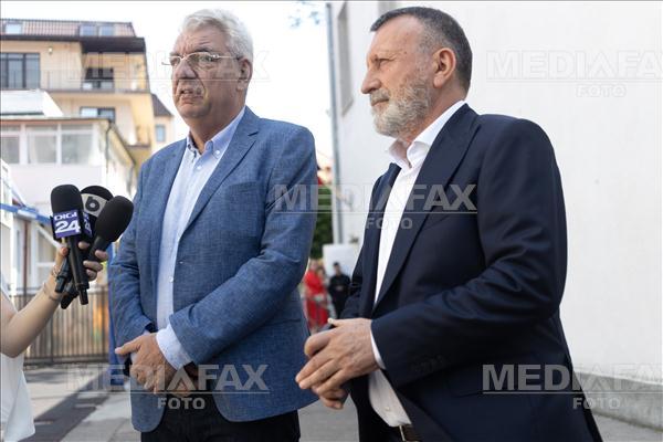 Paul Stănescu și Mihai Tudose, împreună la VOTUL prezidențial: „Pentru normalitate și credință” / „Familie și bunăstare”