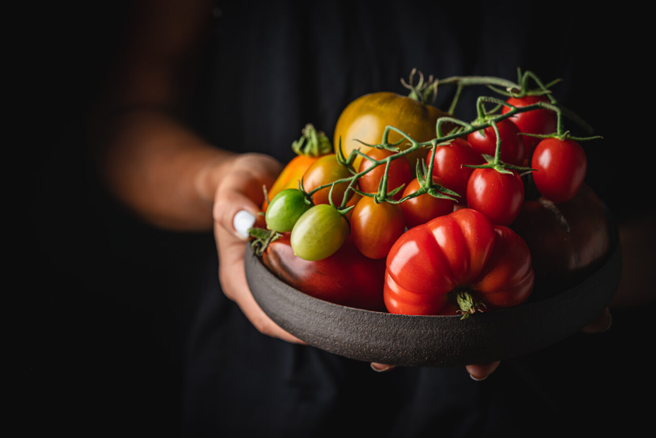 Ce să plantezi lângă roșii pentru a avea un gust mai bun. Planta te ajută să obții o recoltă bogată și delicioasă