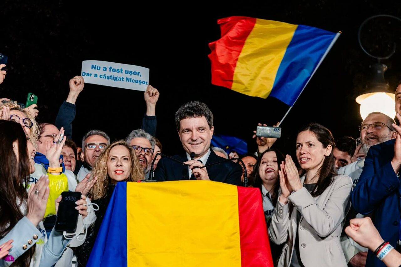 Șase senatori ai SUA salută victoria lui Nicușor Dan: „Felicitări Președintelui ales Nicușor Dan! Așteptăm cu nerăbdare să lucrăm cu dumneavoastră”