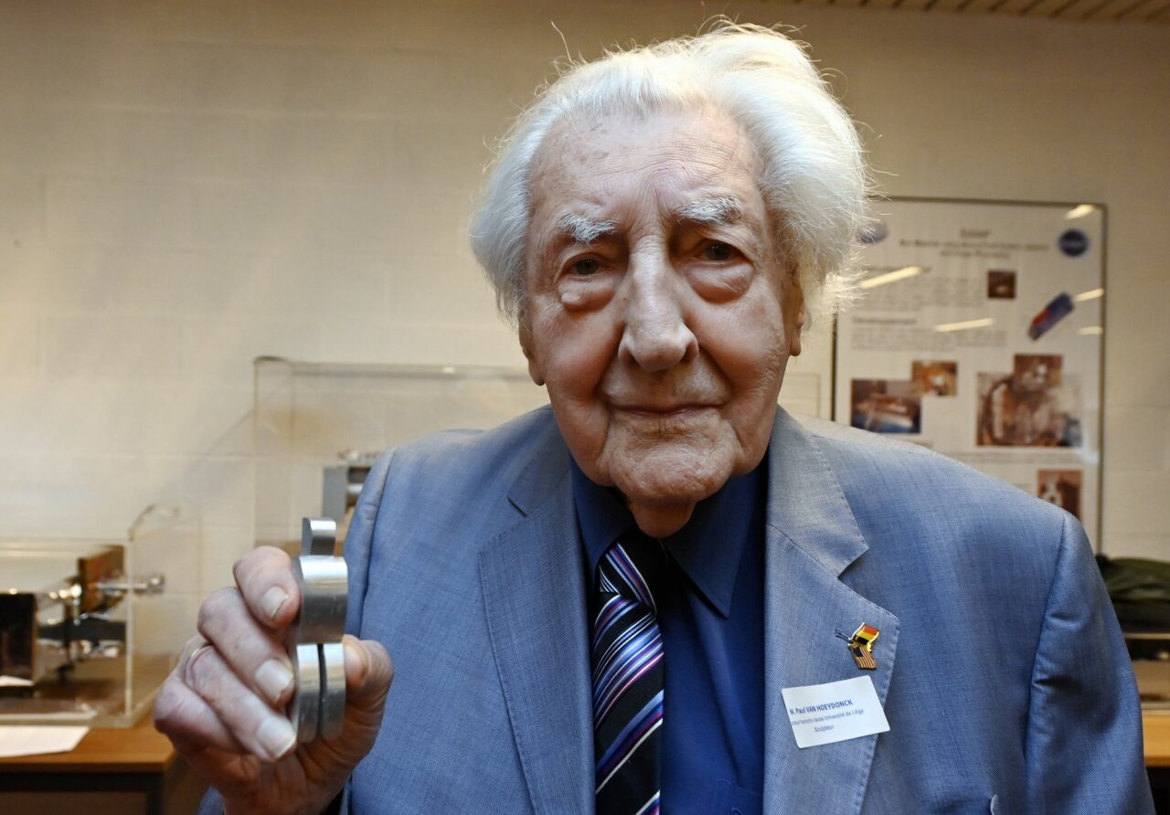 A murit Paul Van HOEYDONCK, creatorul primei opere de artă de pe Lună