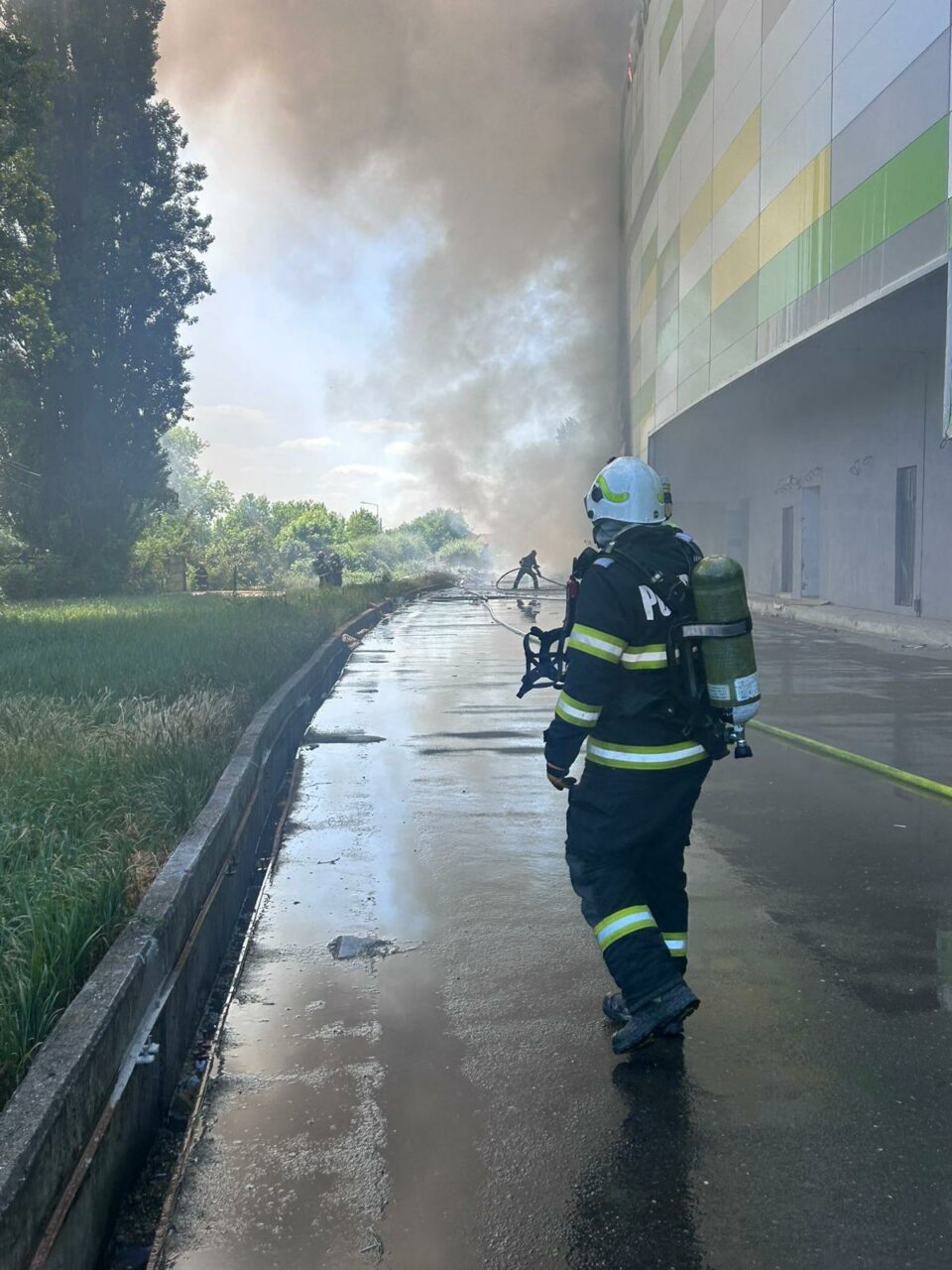 Incendiu violent la un centru comercial din Arad. A fost trimis și un mesaj Ro-Alert!