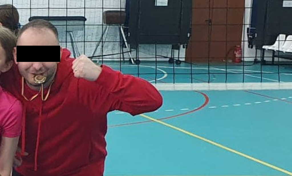 PROFESOR de volei din Târgoviște, arestat pentru că ar fi întreținut relații sexuale cu o minoră, fostă elevă și jucătoare în echipă
