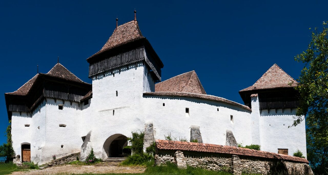 CETATEA fortificată din Apuseni, încărcată de istorie și legende românești, care ascunde un blestem vechi de secole