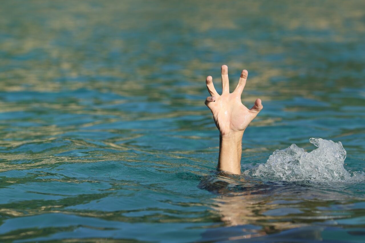 TRAGEDIE pe canalul Dunăre – Marea Neagră. Un tată din Constanţa şi-a sacrificat viaţa pentru a-şi salva fiul de la înec