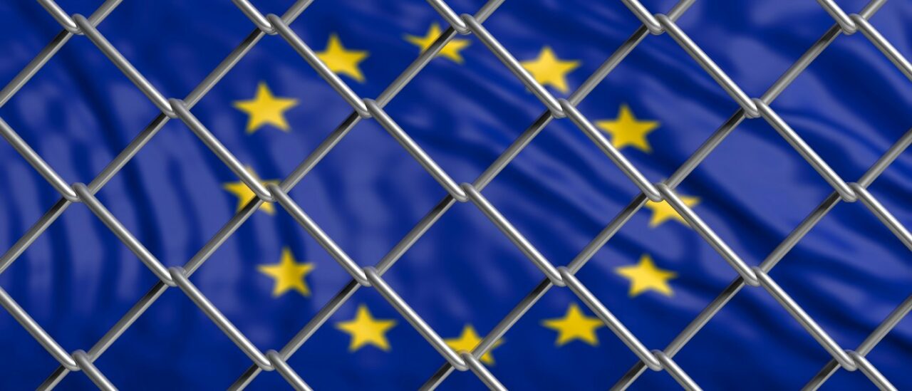Nouă state UE cer o nouă interpretare a drepturilor europene pentru a ușura DEPORTAREA migranților