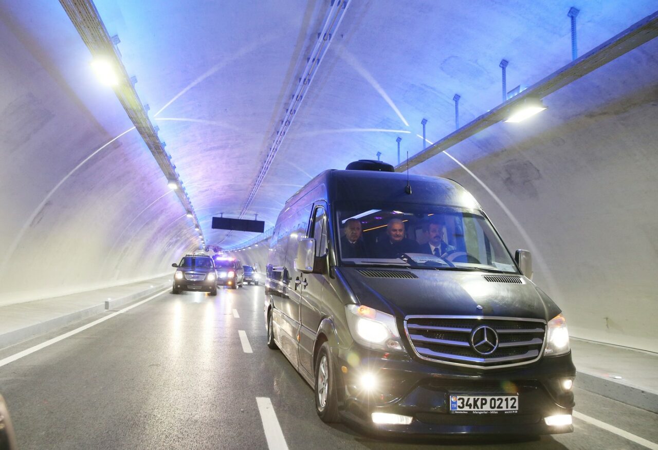 Tunelul subacvatic care conectează două continente. Este considerat o „minune a ingineriei moderne”