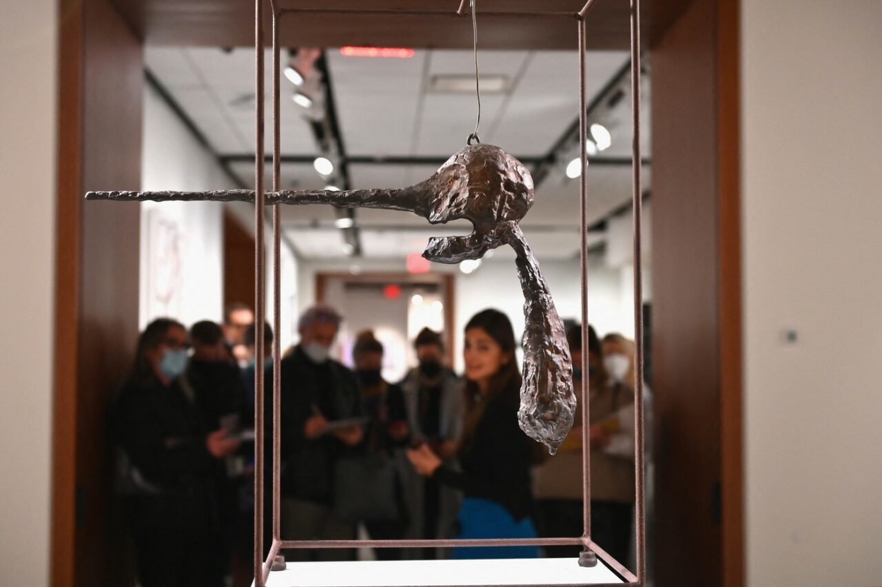 Sculptura „Le Nez” a lui Giacometti declanșează „bătălia” între doi colecționari de artă MILIARDARI. „Versiunea oricăreia dintre părți ar putea fi adevărată”