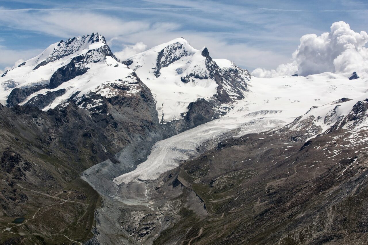 Tragedie în munții Elveției. Cinci schiori au fost găsiți morți în apropierea ghețarului Adlergletscher
