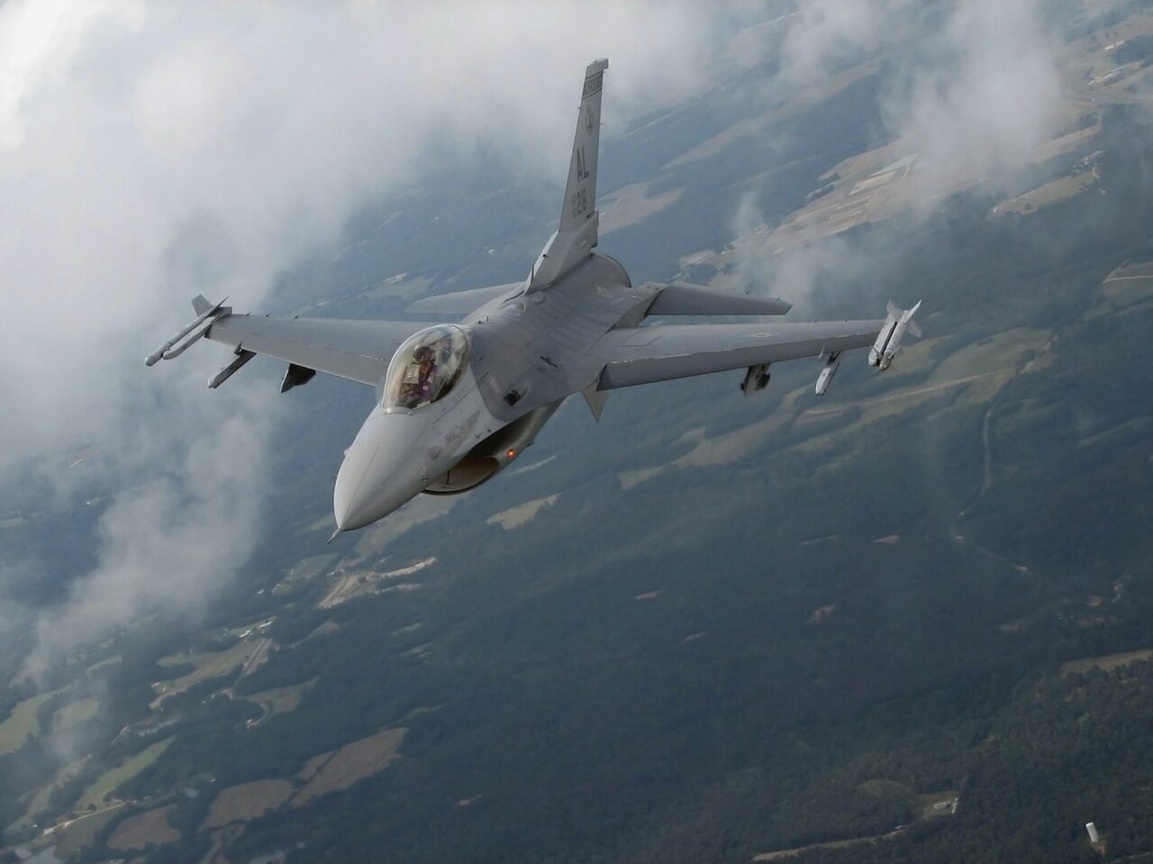 Încă două AERONAVE F-16 cumpărate din Norvegia au aterizat în România / Câte avioane F-16 au acum în total Forțele aeriene române