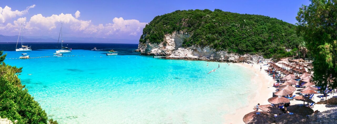 INSULA exotică din Grecia cu ape turcoaz și plaje sălbatice spectaculoase. Este comparată adesea cu peisajele de vis din Caraibe