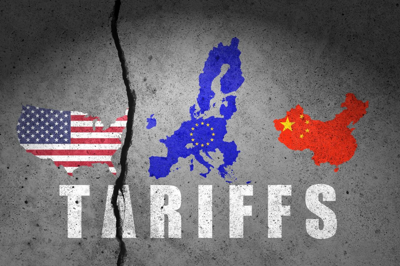 The Guardian: Donald Trump riscă să împingă Europa spre CHINA /Xi Jinping va fi încântat
