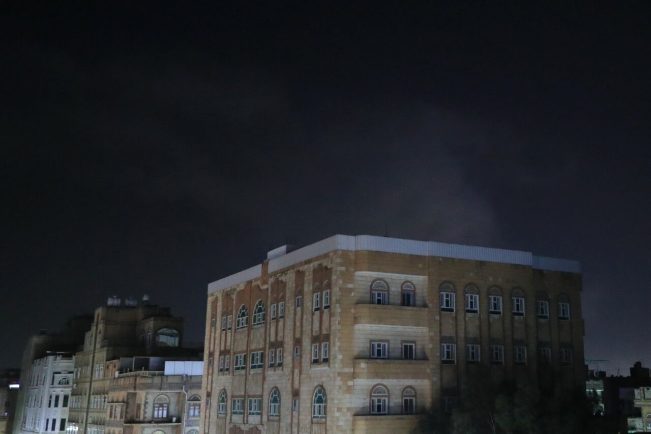 Israelul efectuează bombardamente intense în YEMEN, ca ripostă la o serie de atacuri cu rachete lansate de insurgenții huthi