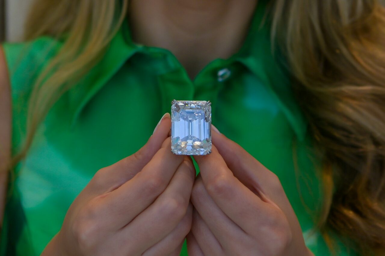 Suma fabuloasă pentru care s-a vândut la licitație celebrul DIAMANT denumit „Albastrul mediteranean”