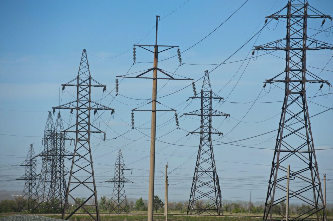 Europa trebuie să investească 2.000 de MILIARDE de euro în rețelele de electricitate pentru a evita pene ca cea din Spania