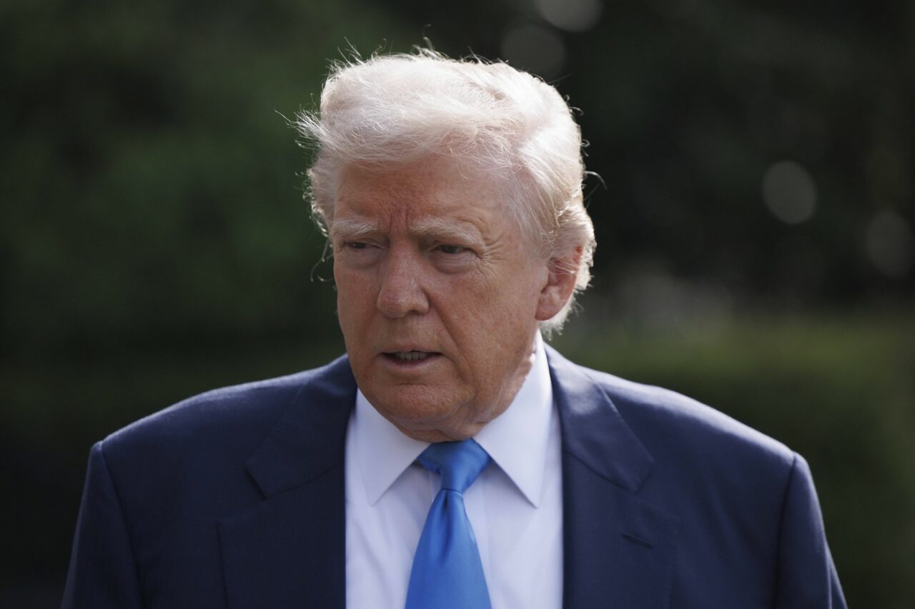 Familia REGALĂ din Qatar îi face cadou lui Donald Trump un avion de lux Boeing 747. Administrația SUA, preocupată de cadrul legal al situației