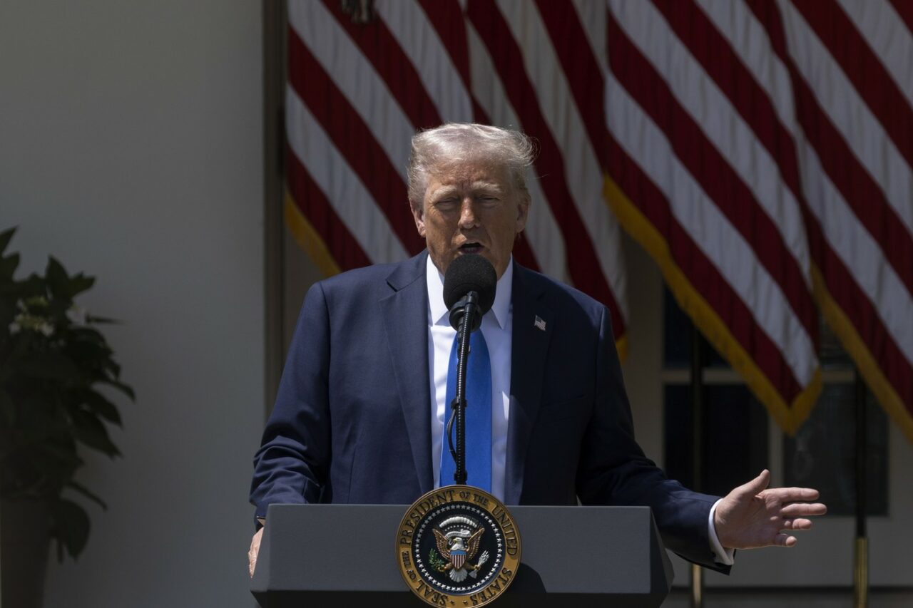 Trump amenință cu sancțiuni împotriva statelor care achiziționează petrol iranian, după amânarea NEGOCIERILOR privind programul nuclear