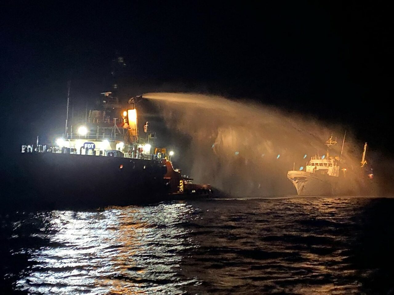O navă cu ajutoare umanitare pentru Gaza a luat FOC după ce a fost lovită de o dronă. La bord ar fi trebuit să se afle și Greta Thunberg