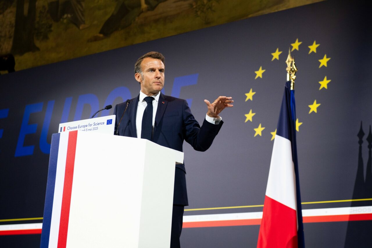 Macron vrea să atragă specialiști din Statele Unite /„Veniți să faceți CERCETARE aici, să ne ajutați să fim mai buni”