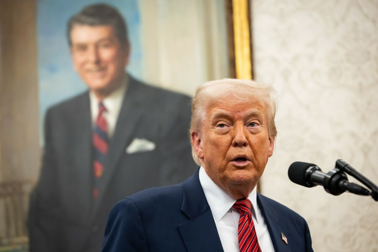 Trump anunță un acord comercial „complet” cu MAREA BRITANIE /Downing Street urmează să confirme informațiile