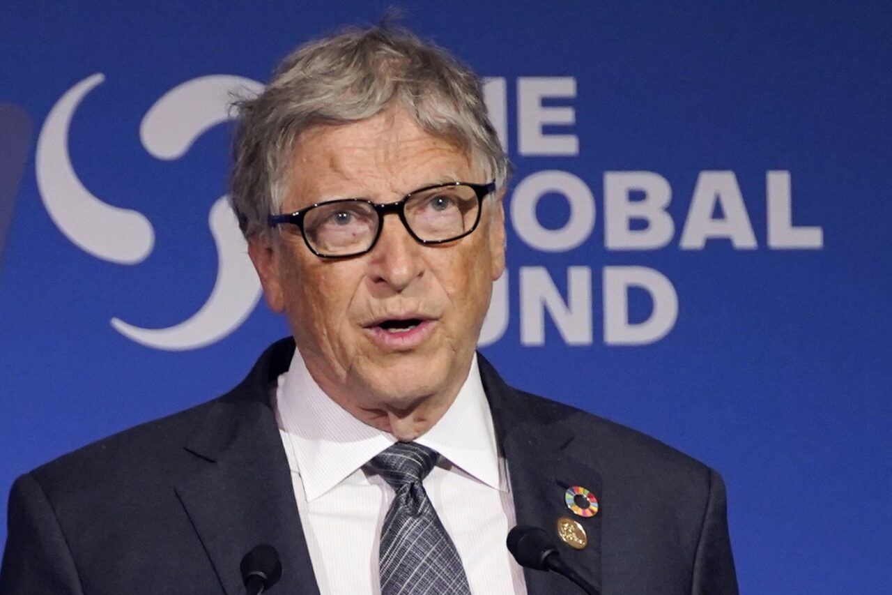 Bill Gates avertizează asupra pericolului AI. ”Guvernele sunt cu mult în urmă în această privință”